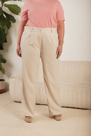 pantalon_beige_tshirt_rose